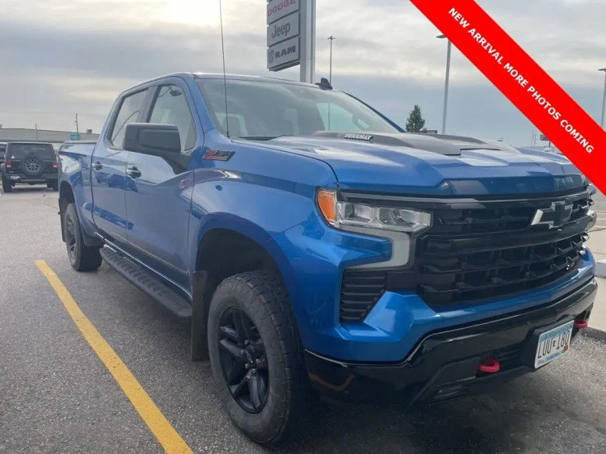 2023 Chevrolet Silverado Trail Boss LT photo 1
