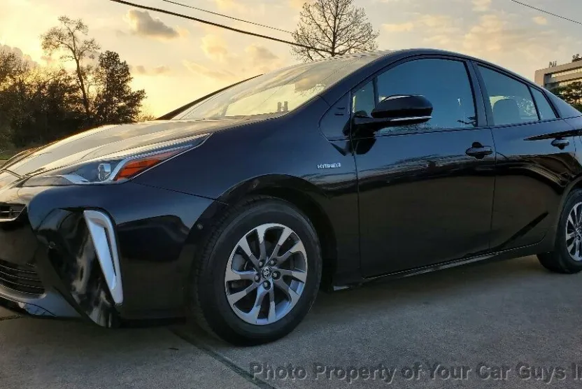 2019 Toyota Prius Limited photo 1