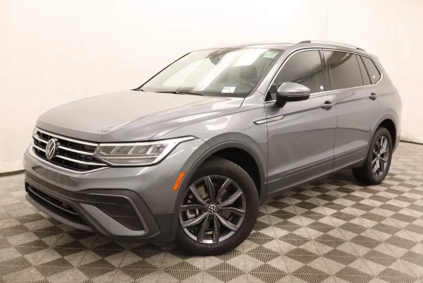 2022 Volkswagen Tiguan SE photo 1