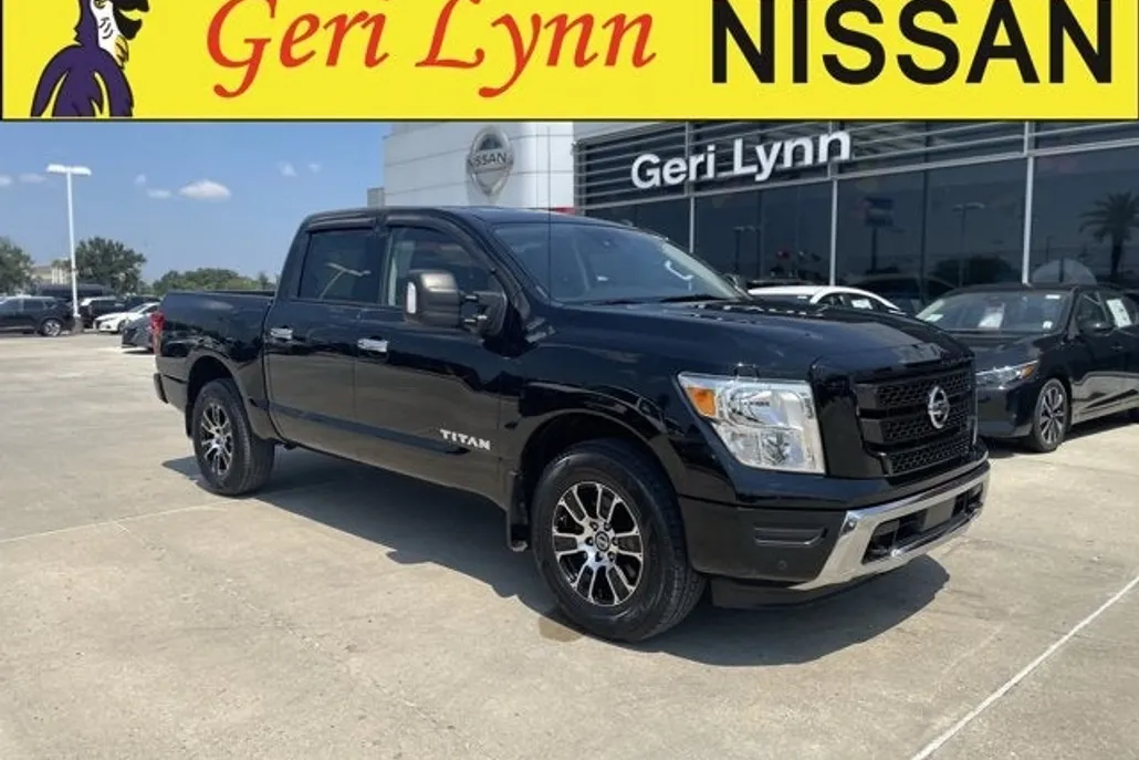2021 Nissan Titan SV photo 1