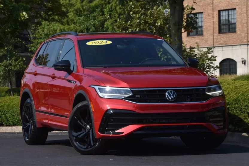 2024 Volkswagen Tiguan SE R-Line Black photo 1