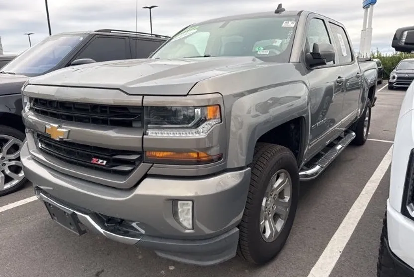 2017 Chevrolet Silverado 1500 LT2 photo 1