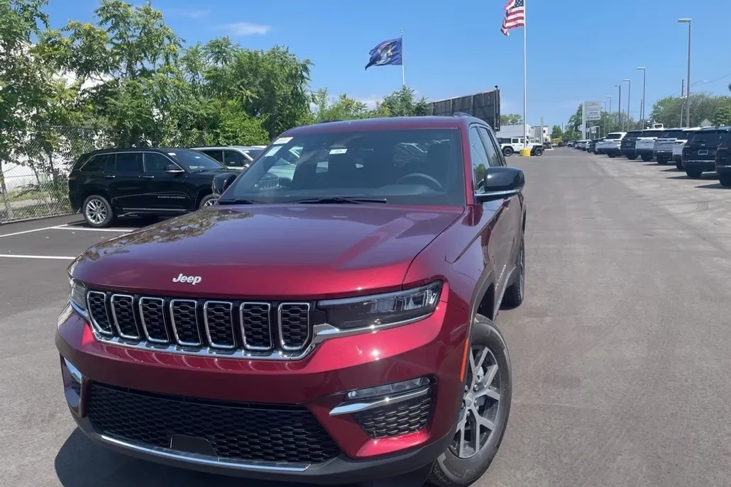 2025 Jeep Grand Cherokee Limited photo 1