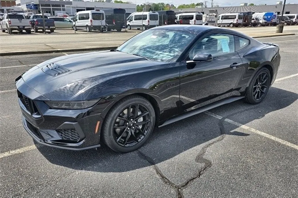 2025 Ford Mustang GT Premium photo 1