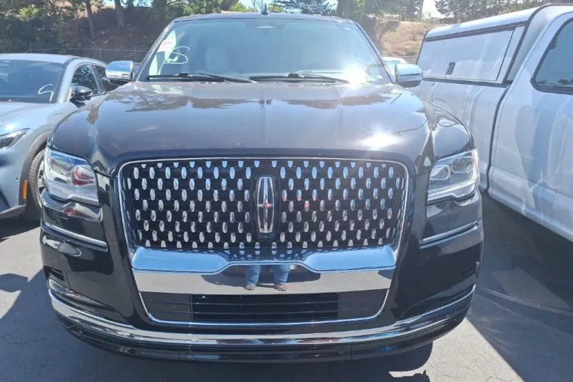 2022 Lincoln Navigator Black Label photo 1