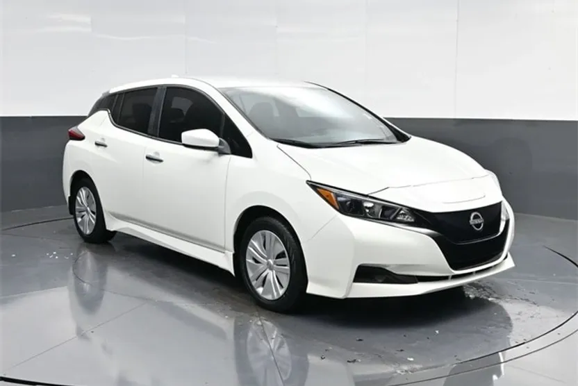 2023 Nissan Leaf S photo 1