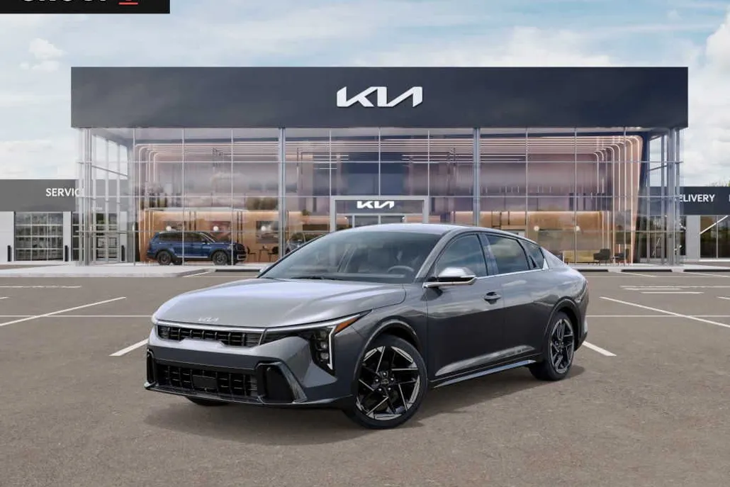 2025 Kia K4 GT-Line photo 1