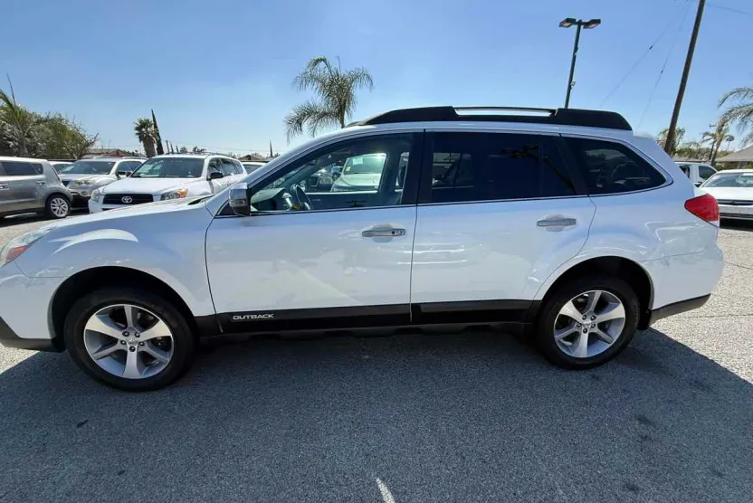 2013 Subaru Outback 2.5i Limited photo 1