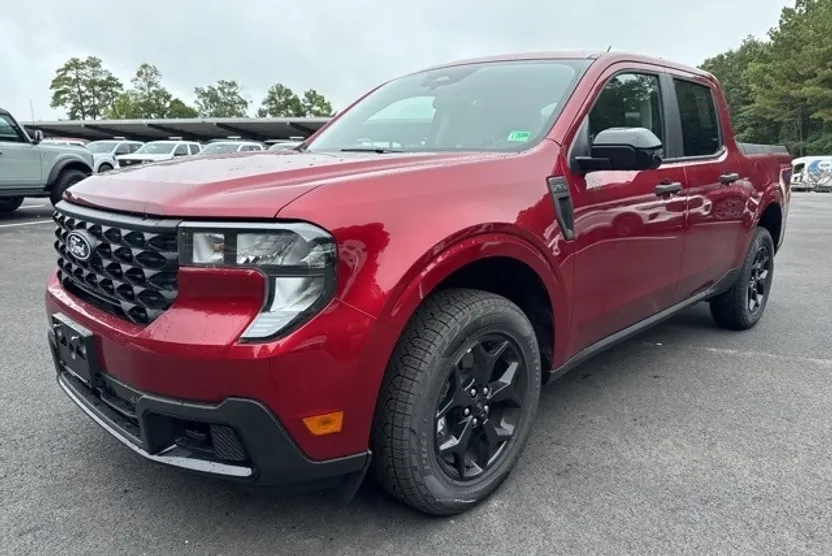 2025 Ford Maverick XLT photo 1