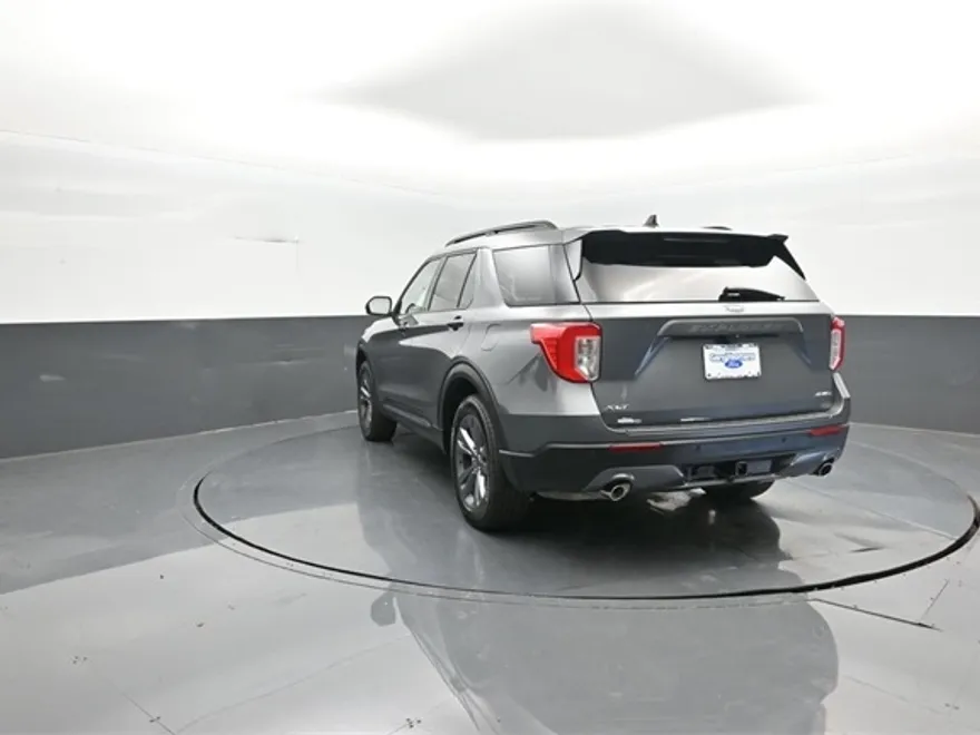 2022 Ford Explorer XLT photo 1