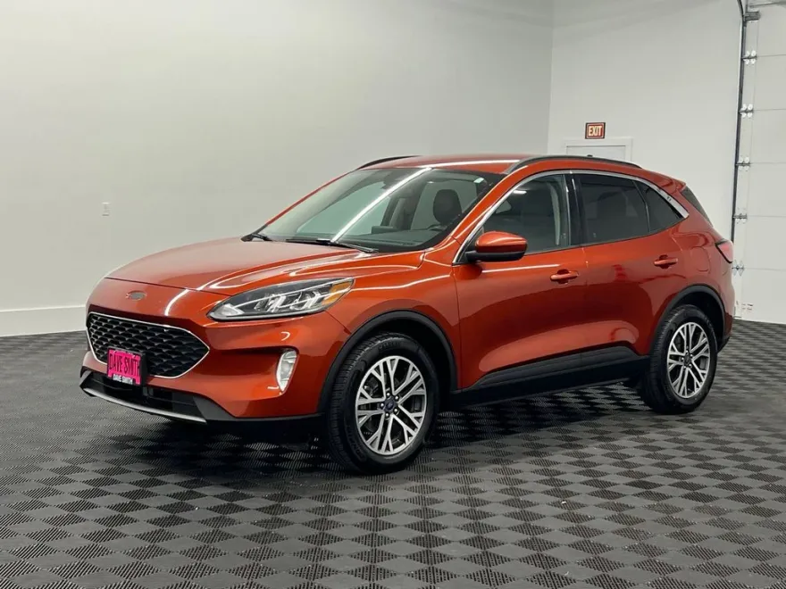 2020 Ford Escape SEL photo 1