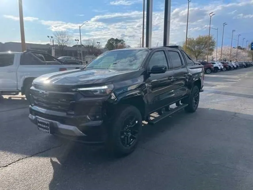 2025 Chevrolet Colorado Z71 photo 1