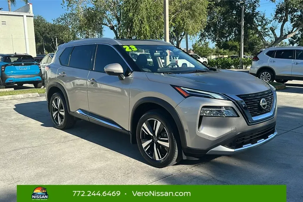2023 Nissan Rogue Platinum photo 1