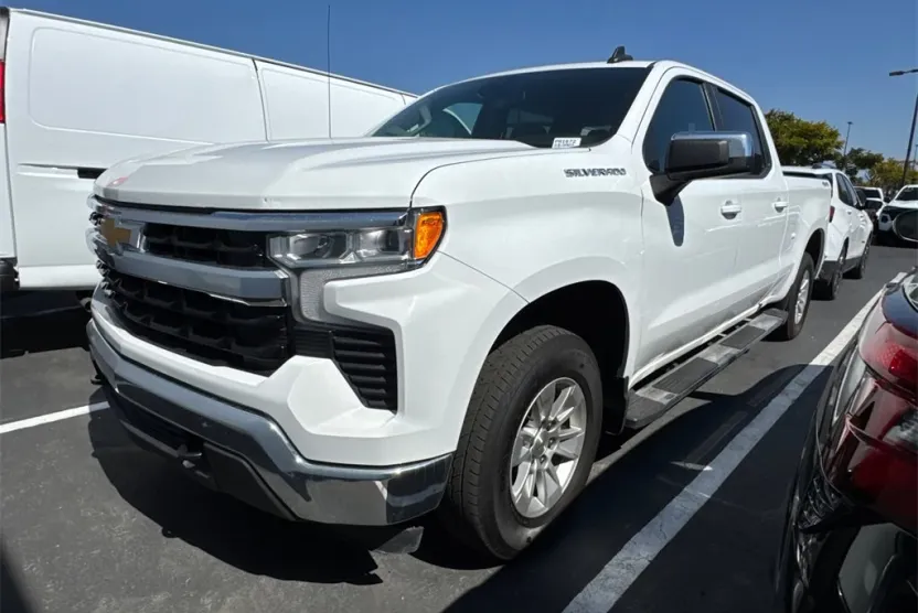 2024 Chevrolet Silverado 1500 LT photo 1