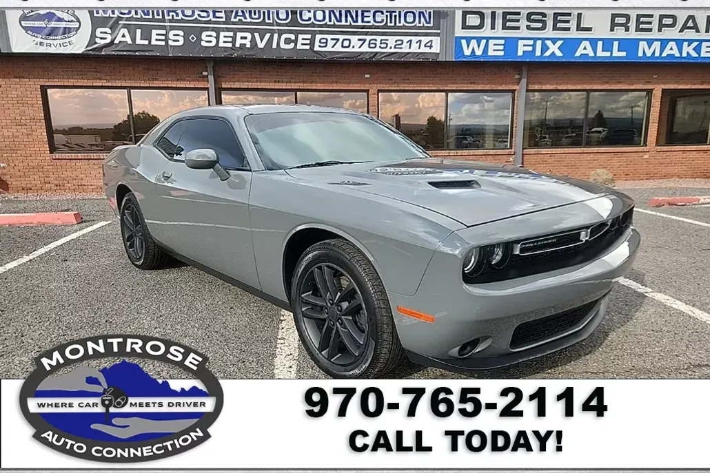 2019 Dodge Challenger SXT photo 1