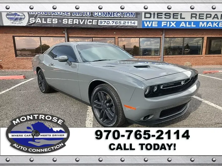2019 Dodge Challenger SXT photo 1