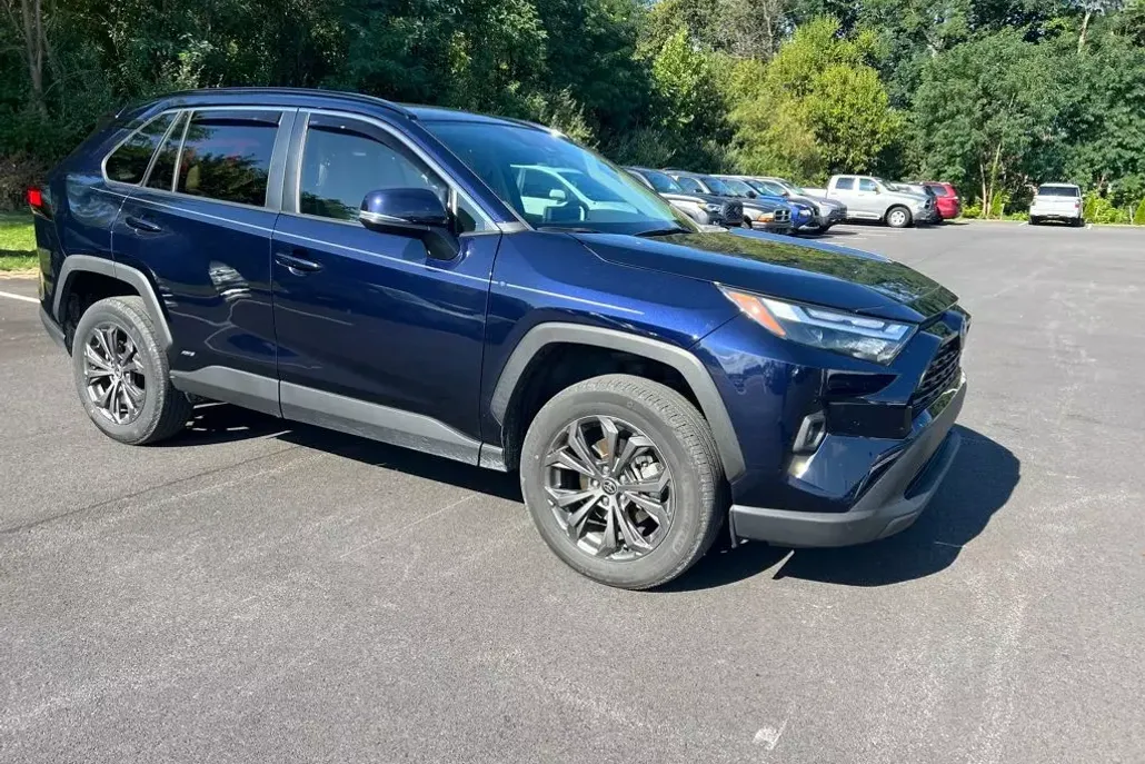 2023 Toyota RAV4 Hybrid XLE Premium photo 1
