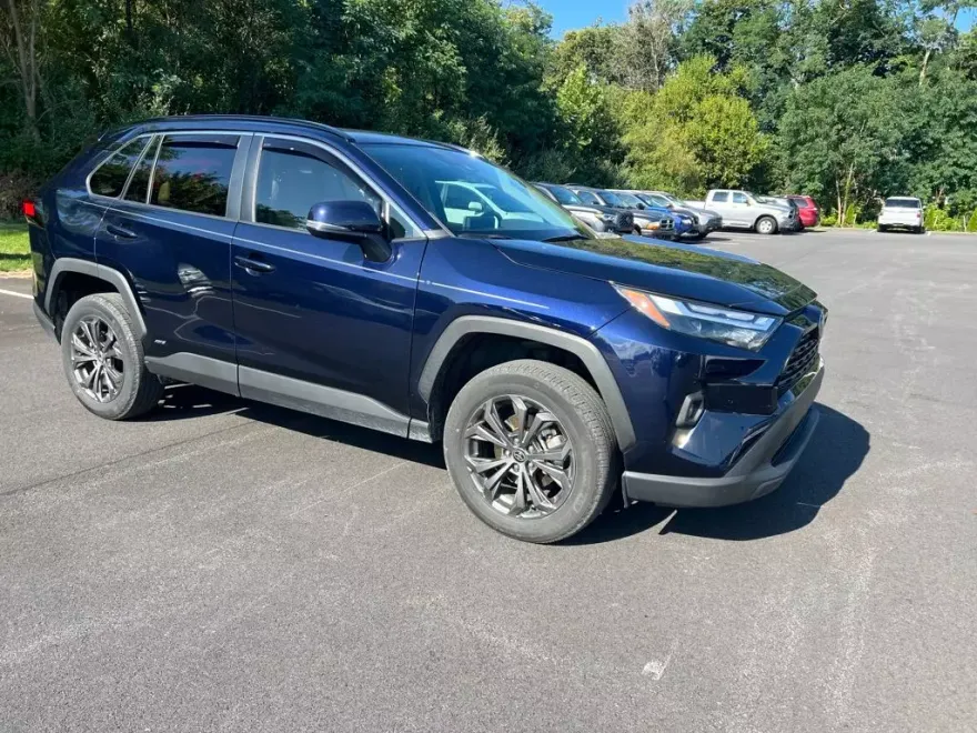 2023 Toyota RAV4 Hybrid XLE Premium photo 1