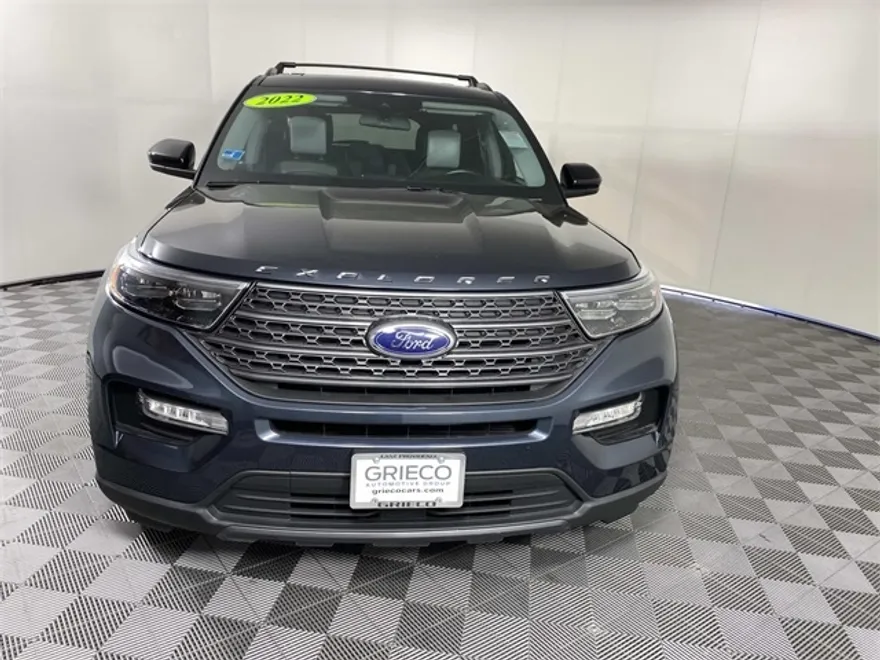 2022 Ford Explorer XLT photo 1