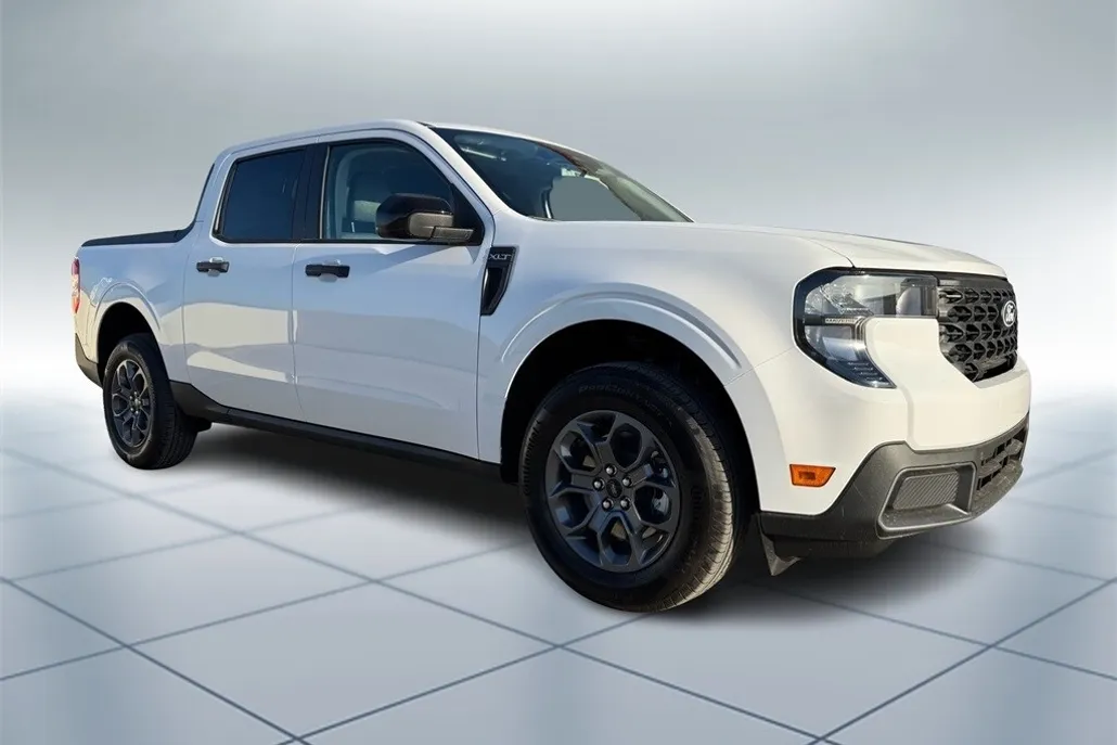 2025 Ford Maverick XLT photo 1