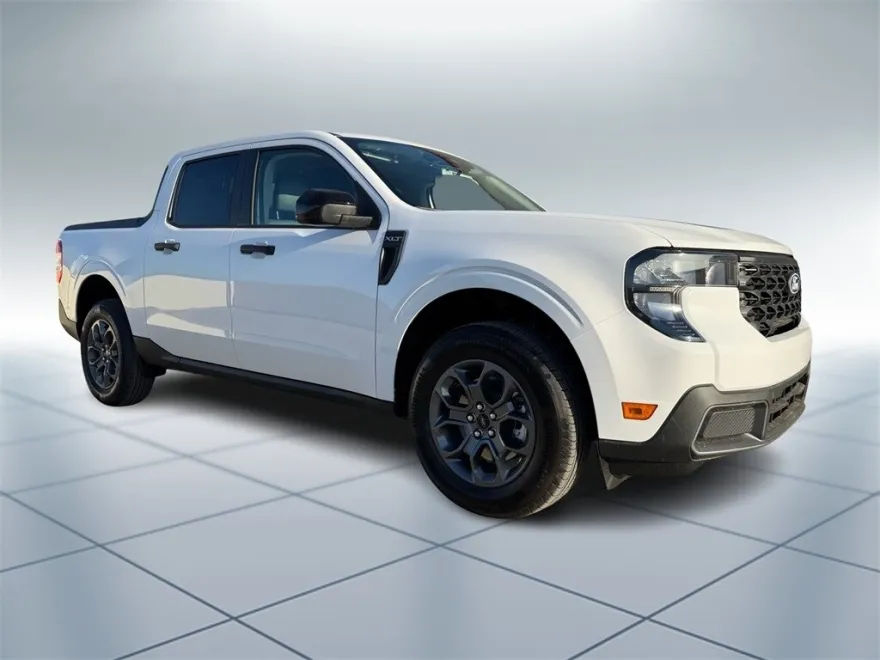 2025 Ford Maverick XLT photo 1