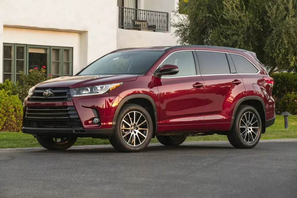 2019 Toyota Highlander LE photo 1