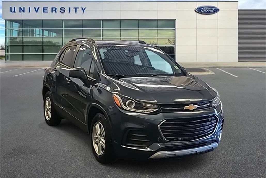 2022 Chevrolet Trax LT photo 1