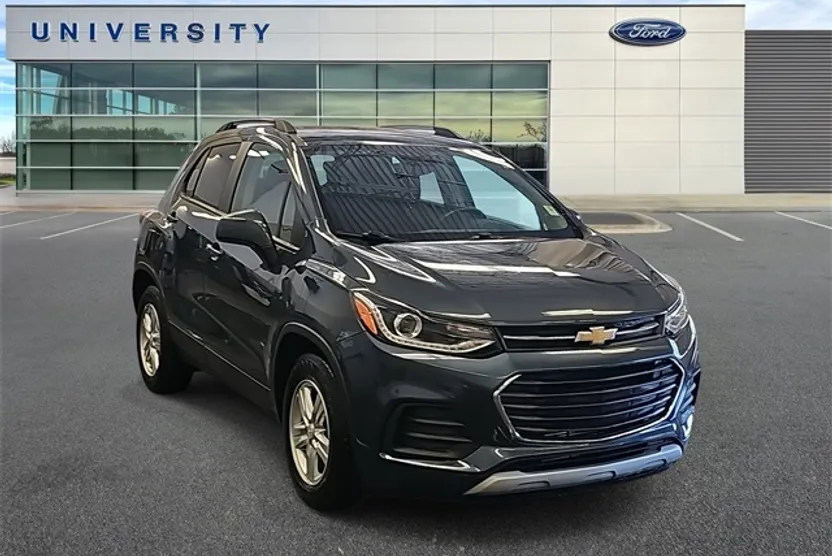 2022 Chevrolet Trax LT photo 1