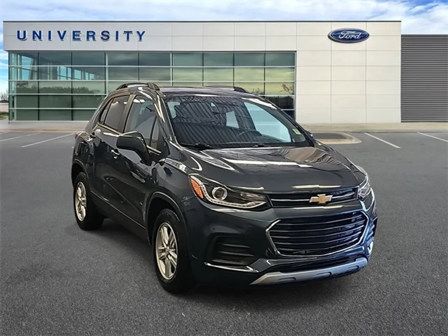 2022 Chevrolet Trax LT photo 1