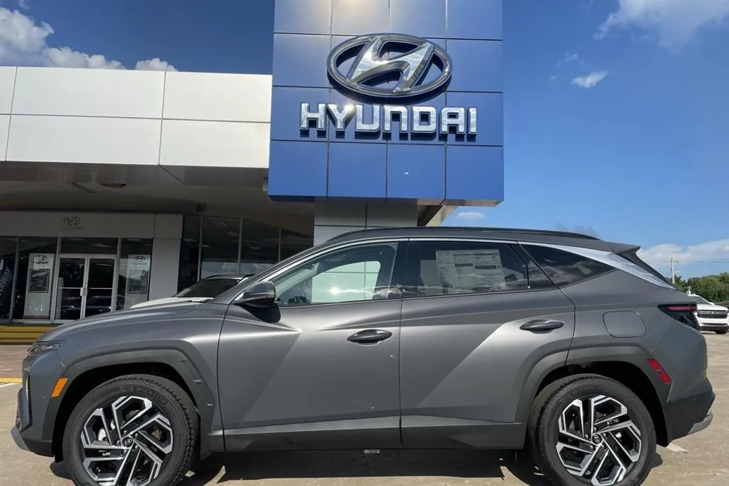 2025 Hyundai Tucson Limited photo 1