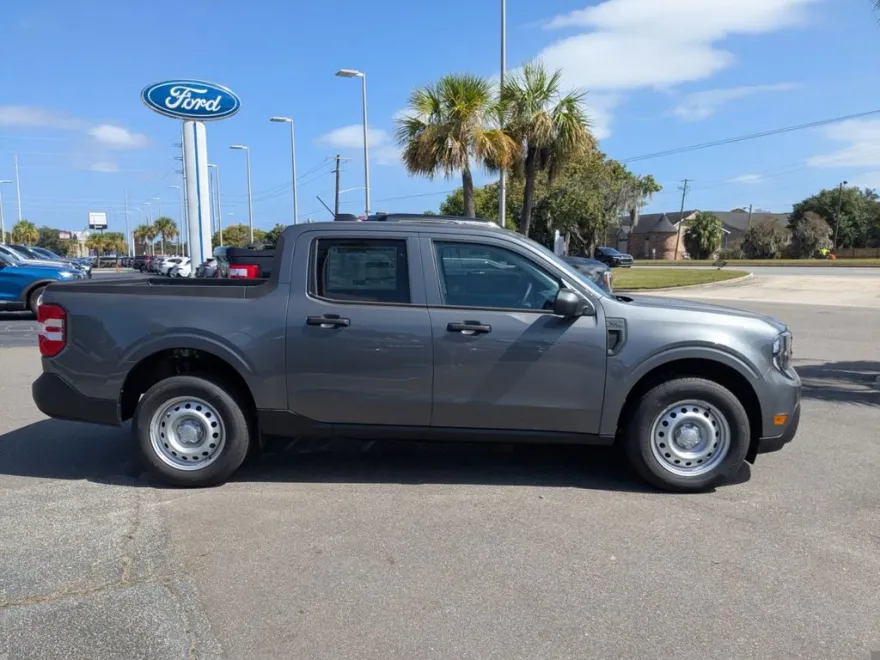 2025 Ford Maverick XL photo 1