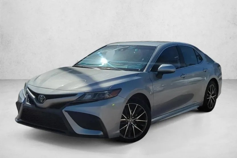 2021 Toyota Camry SE photo 1