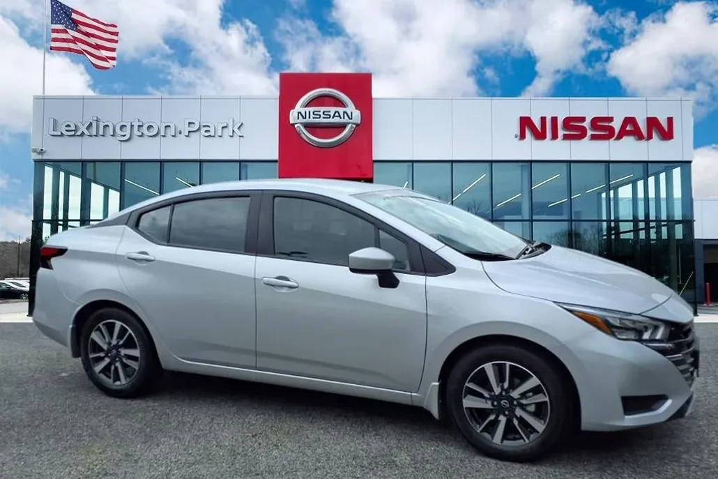 2025 Nissan Versa SV photo 1
