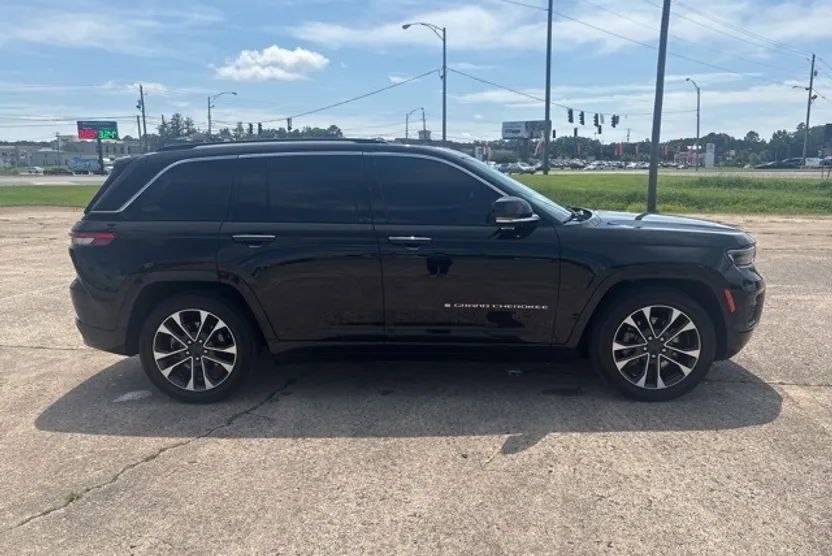 2023 Jeep Grand Cherokee Overland 4xe photo 1