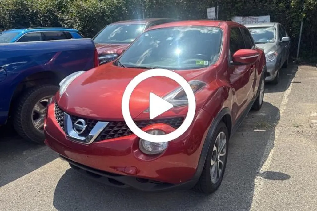 2017 Nissan Juke SV photo 1