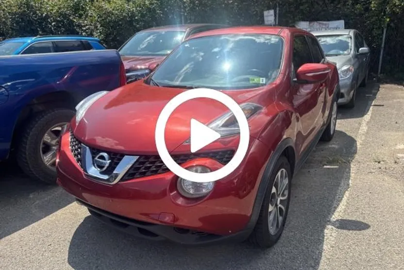2017 Nissan Juke SV photo 1