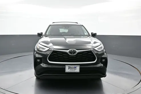2023 Toyota Highlander XLE photo 2