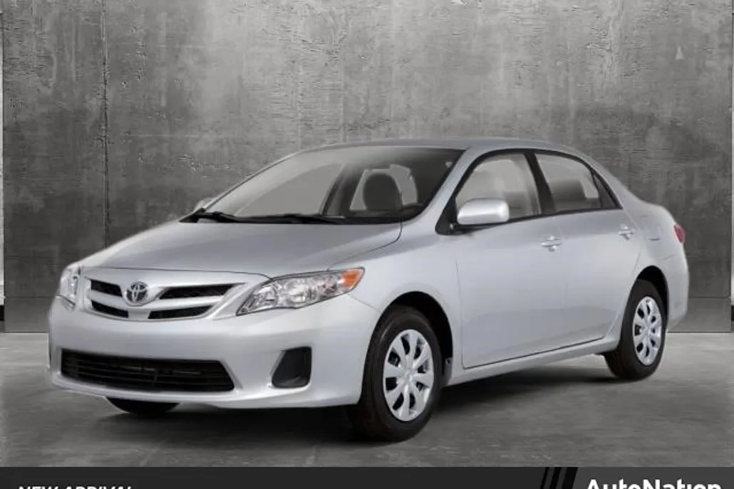 2011 Toyota Corolla LE photo 1