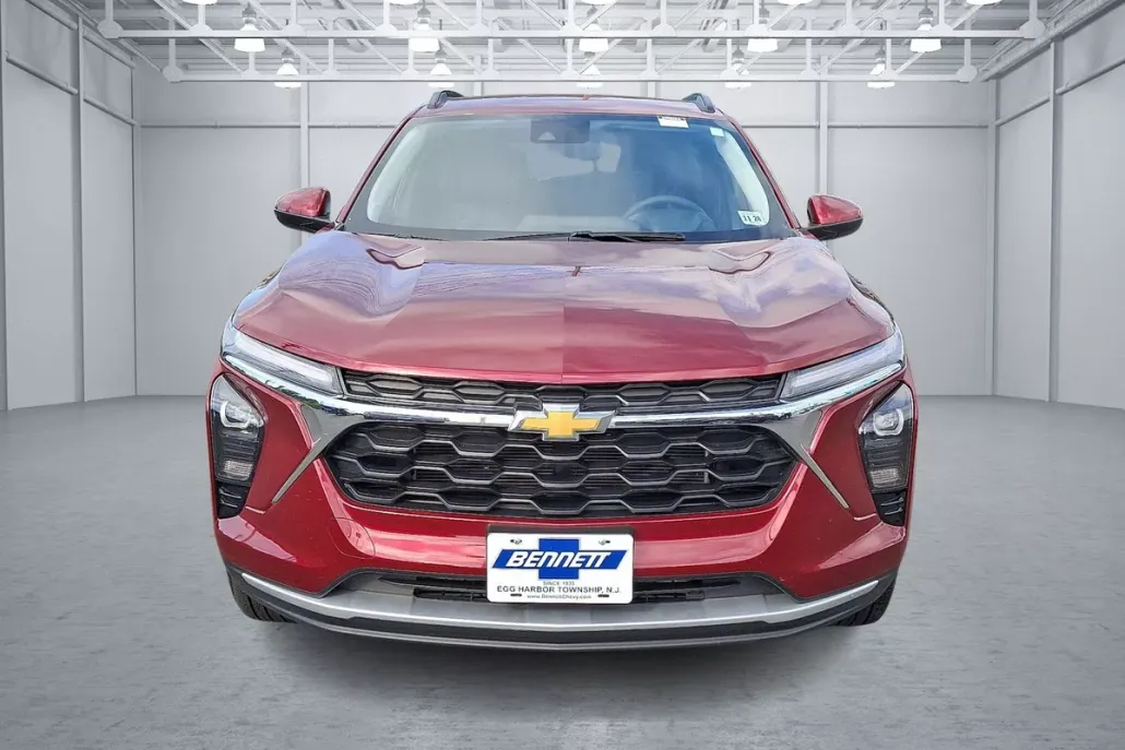 2024 Chevrolet Trax LT photo 1