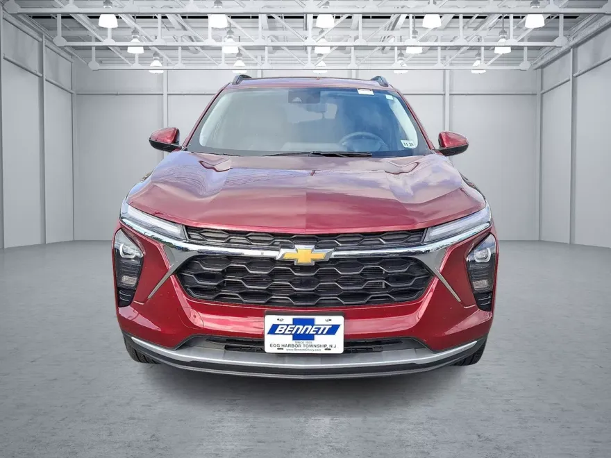 2024 Chevrolet Trax LT photo 1