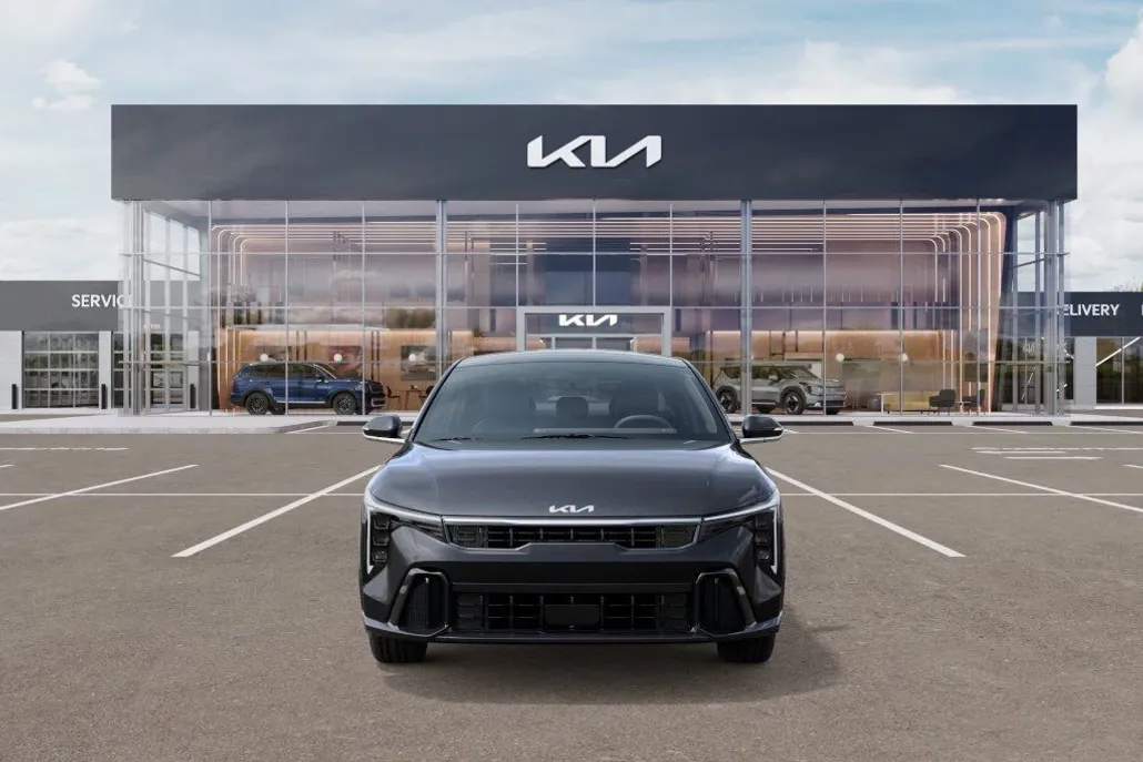 2025 Kia K4 GT-Line photo 1