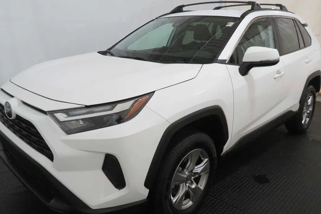 2023 Toyota RAV4 XLE photo 1
