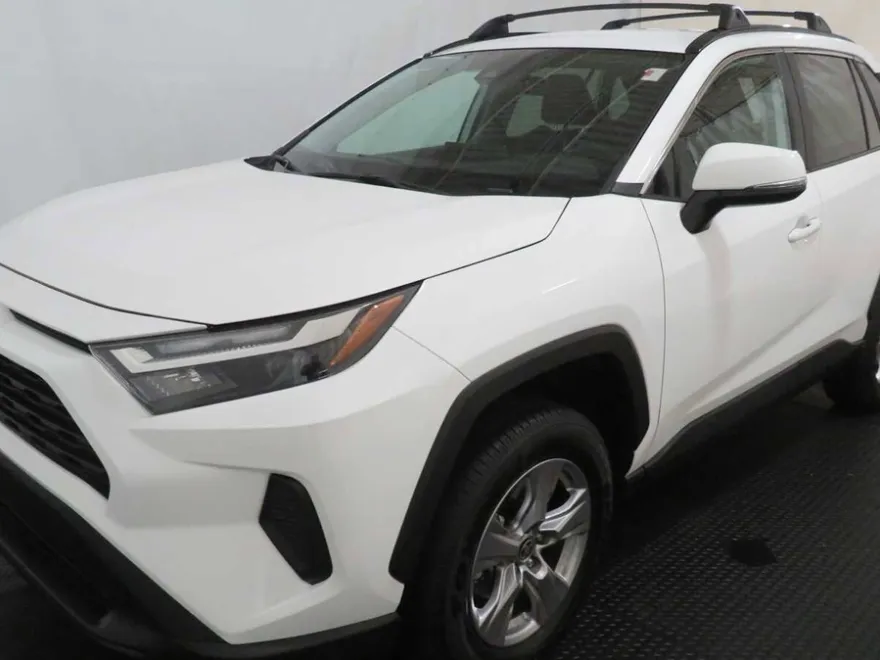 2023 Toyota RAV4 XLE photo 1