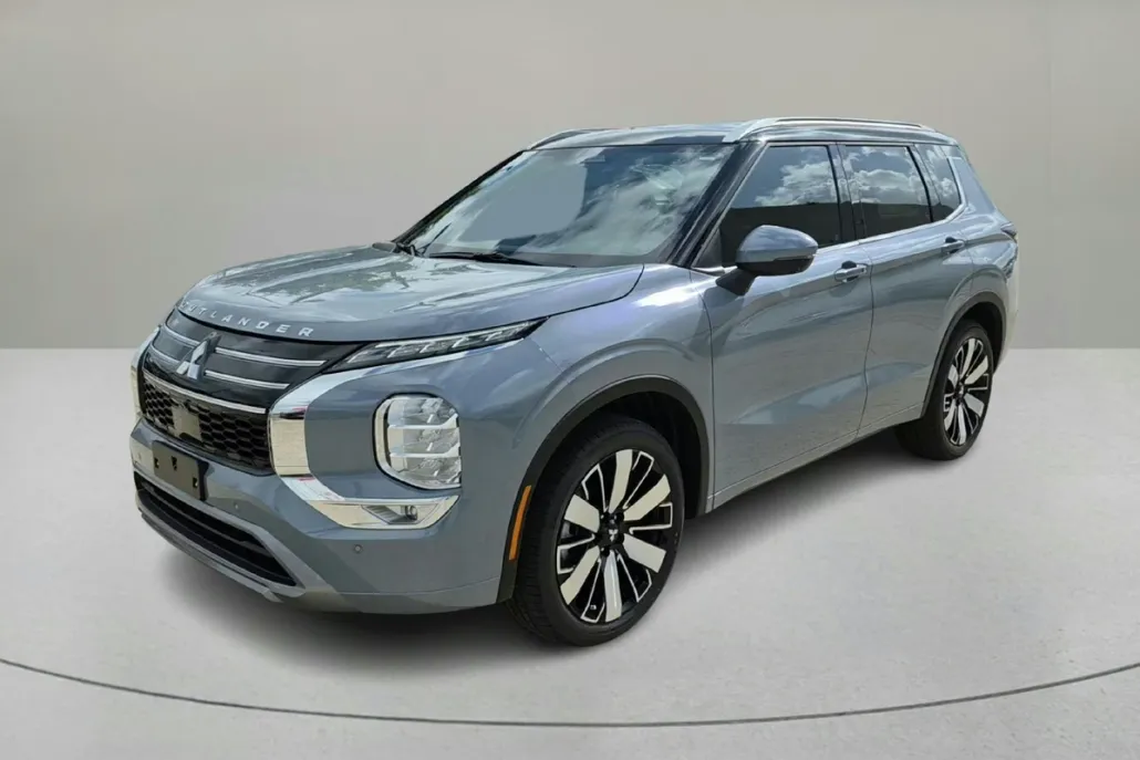 2025 Mitsubishi Outlander SEL photo 1