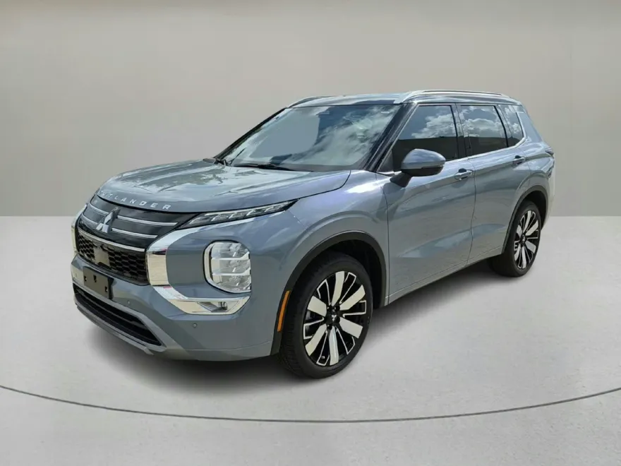 2025 Mitsubishi Outlander SEL photo 1