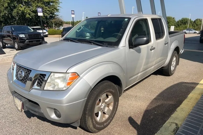 2013 Nissan Frontier SV photo 1