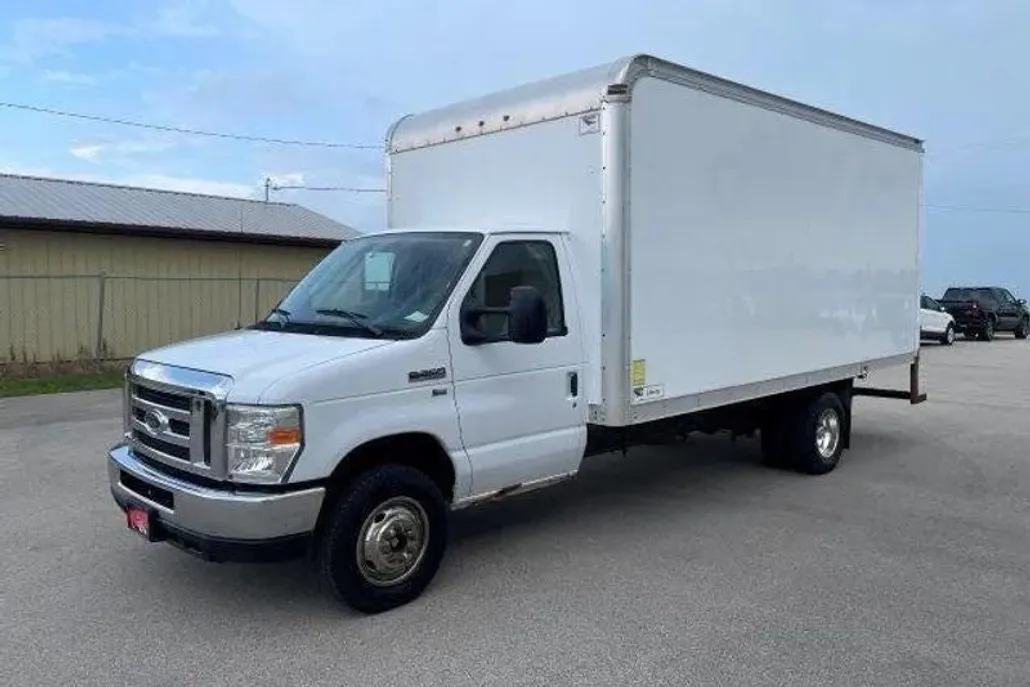 2013 Ford E-350 photo 1