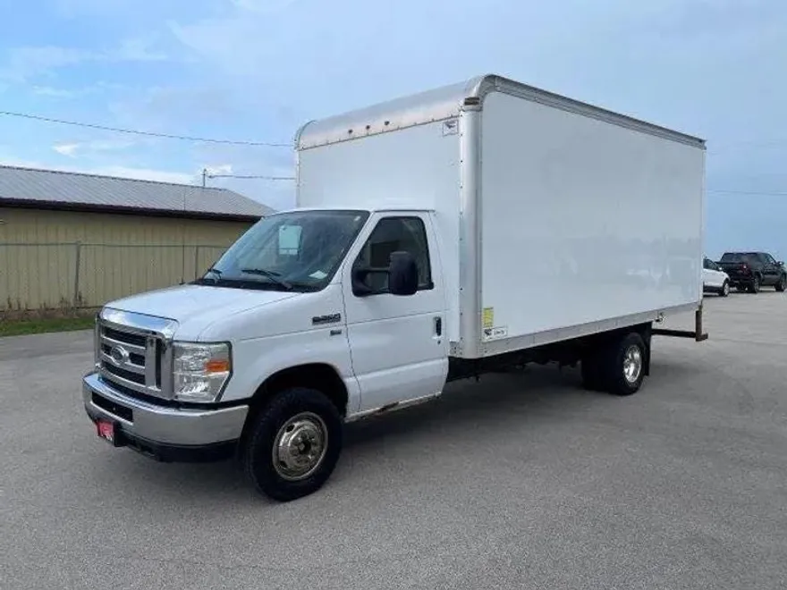 2013 Ford E-350 photo 1
