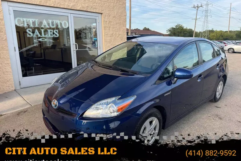 2011 Toyota Prius Three photo 1