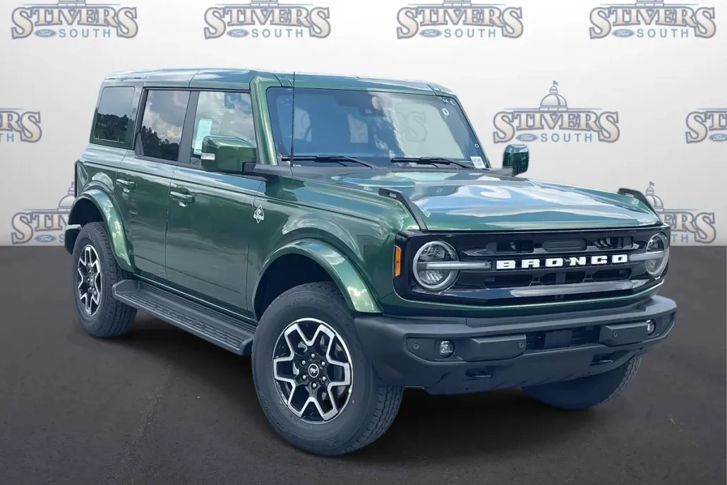 2025 Ford Bronco Outer Banks photo 1